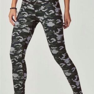 Fabletics Women's Camouflage Jeggings - Black and Gray